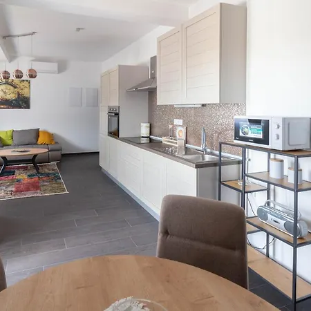 Apartment Martina Near The - By Ta Leut Agency *