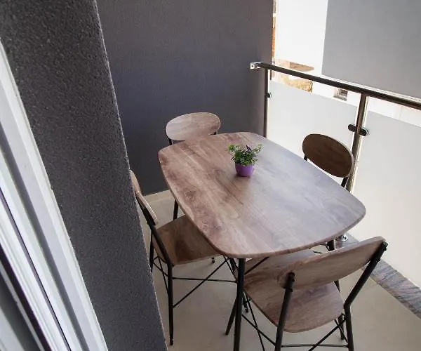 Martina In - By Ta Leut Agency Apartment *