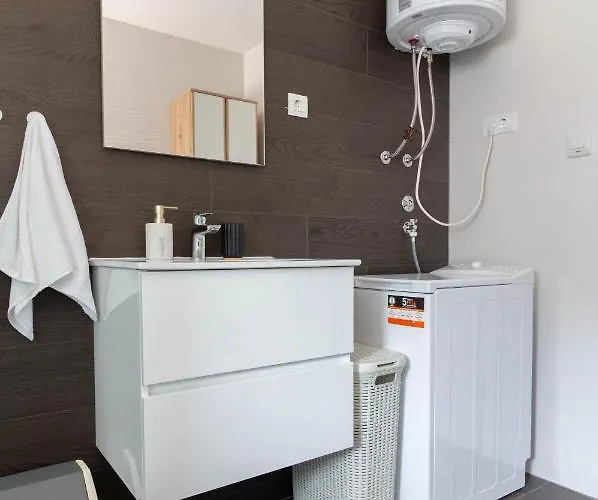 Martina In - By Ta Leut Agency Apartment